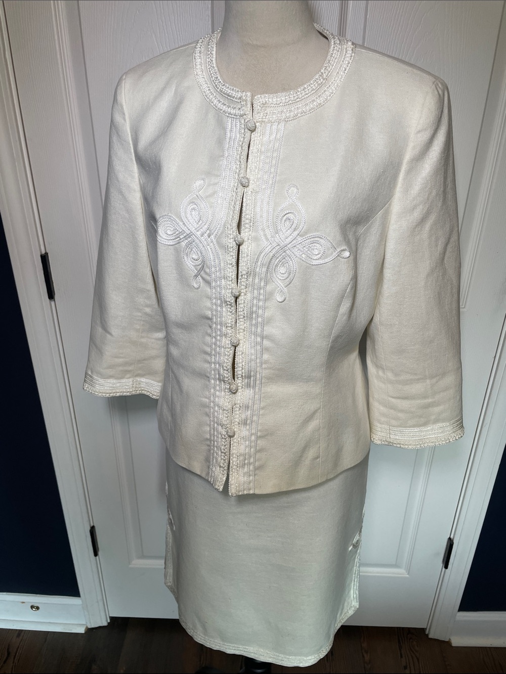 Kasper Cream Two-Piece Pencil Skirt Set Embroidered 3/4 Sleeve Size 8/10